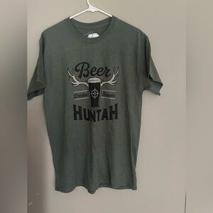 CHOWDAHEADZ size MEDIUM Men's Green Graphic Tee - Beer Huntah